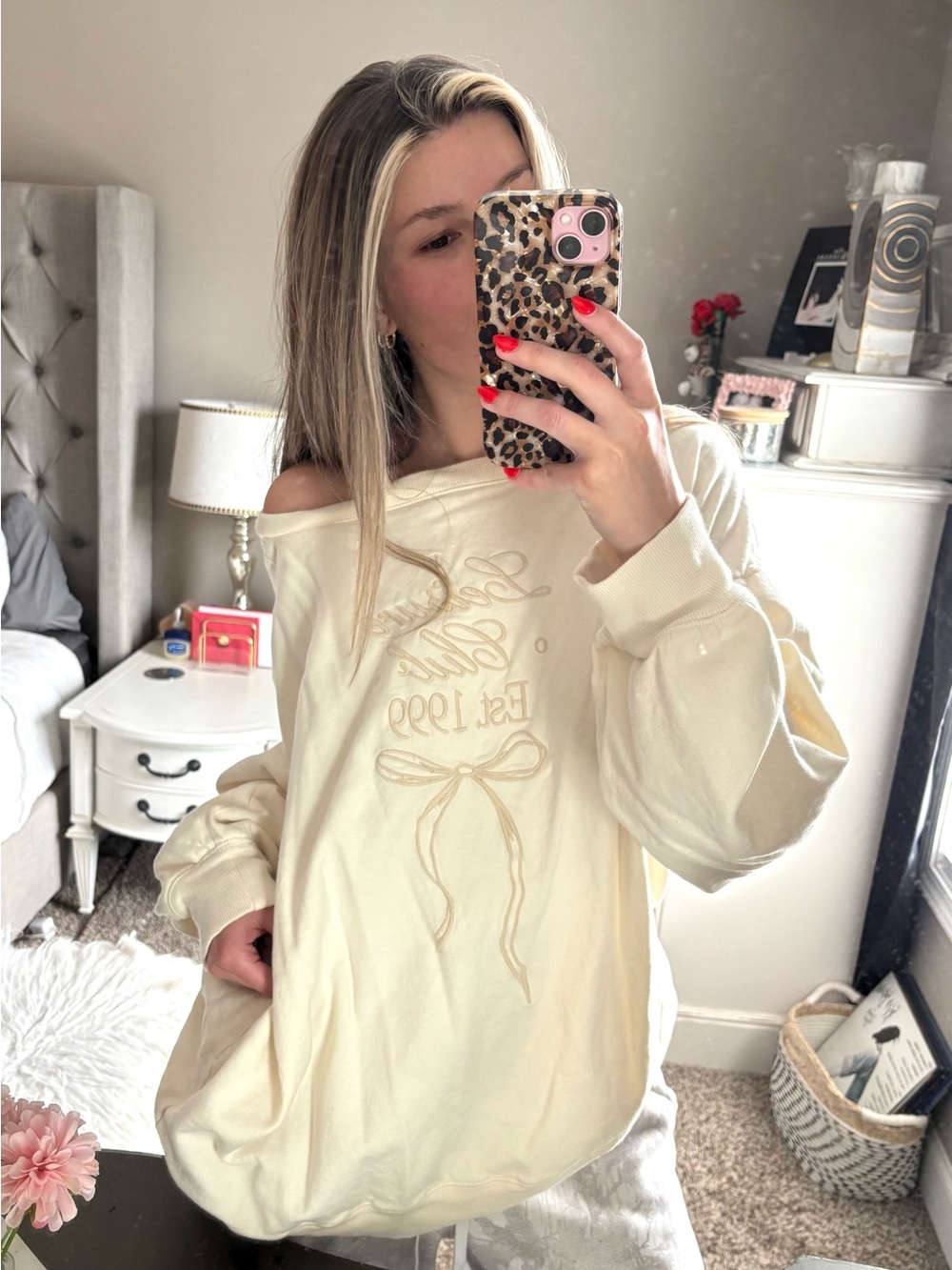 Urban Outfitters Cream Fleece Pullover with Script Tag